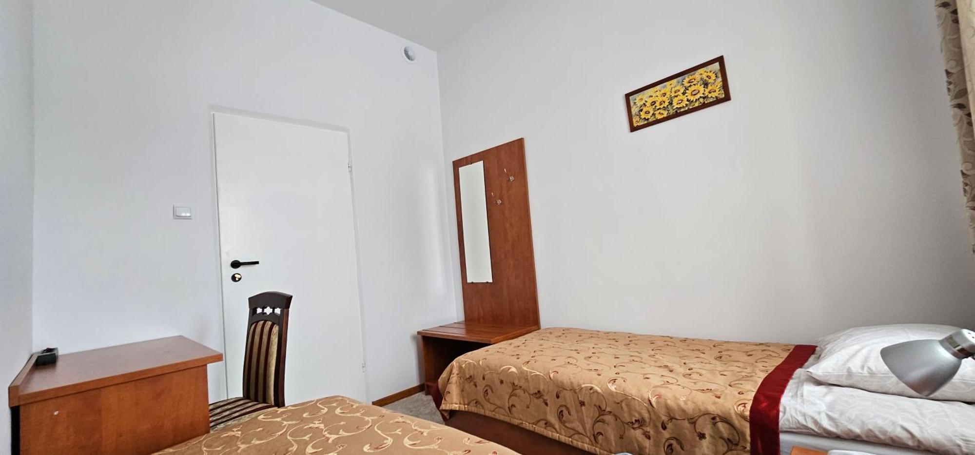 Rest Hostel Airport Modlin Nowy Dwór Mazowiecki Dış mekan fotoğraf