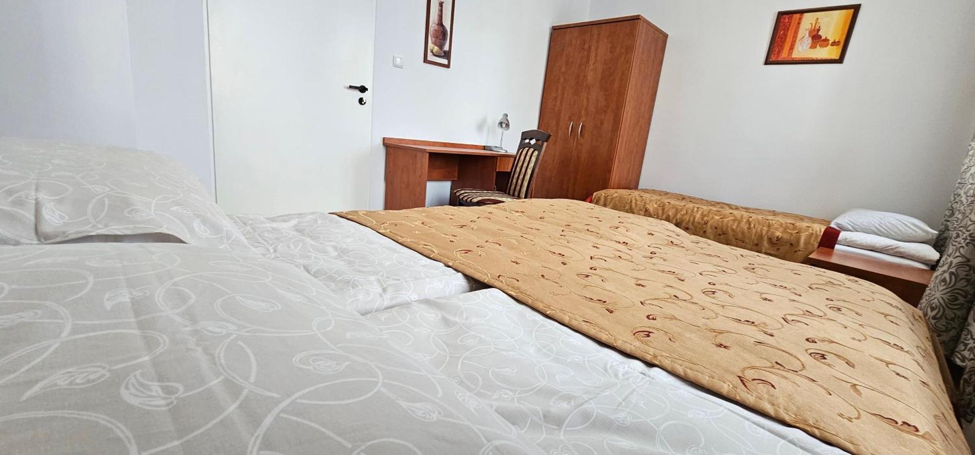 Rest Hostel Airport Modlin Nowy Dwór Mazowiecki Dış mekan fotoğraf
