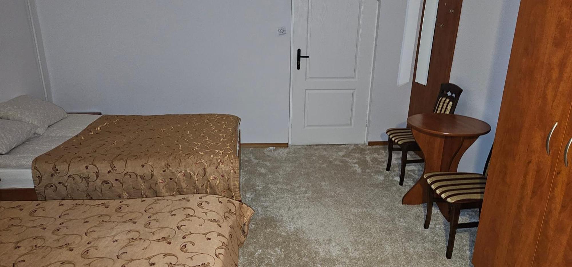 Rest Hostel Airport Modlin Nowy Dwór Mazowiecki Dış mekan fotoğraf