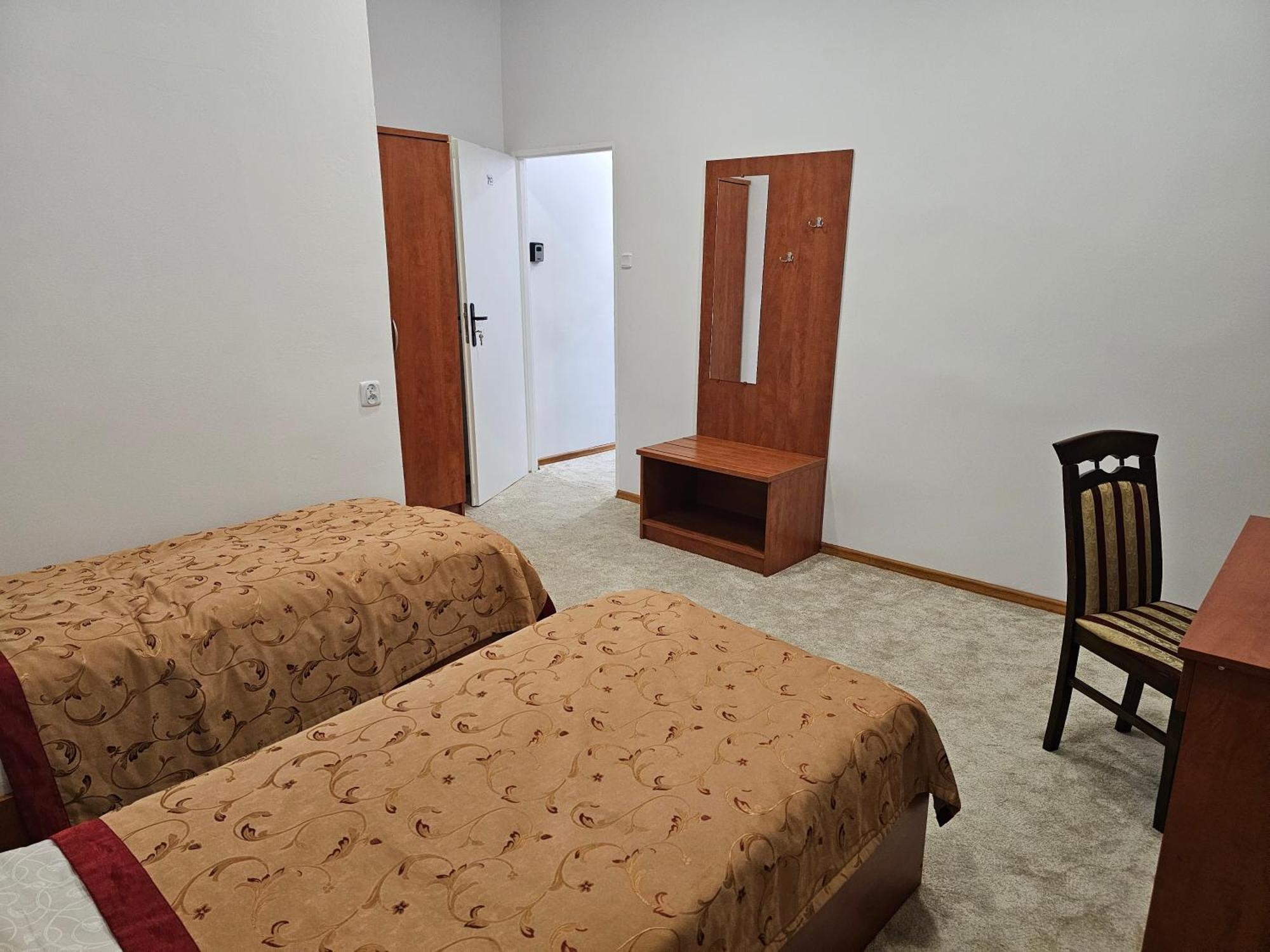Rest Hostel Airport Modlin Nowy Dwór Mazowiecki Dış mekan fotoğraf