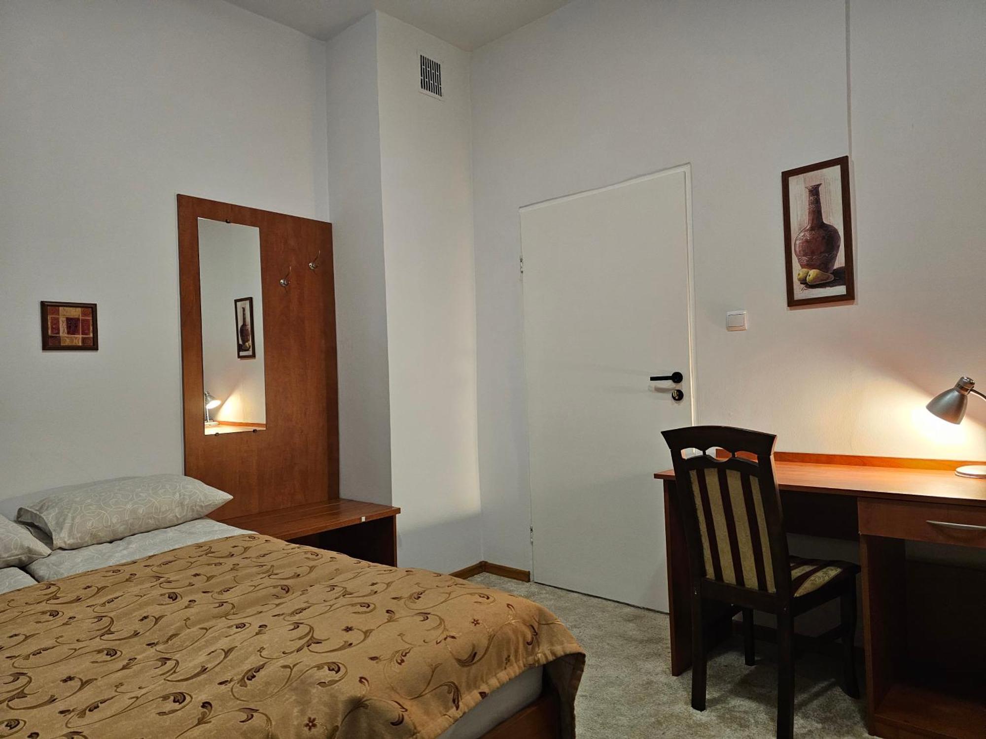 Rest Hostel Airport Modlin Nowy Dwór Mazowiecki Dış mekan fotoğraf