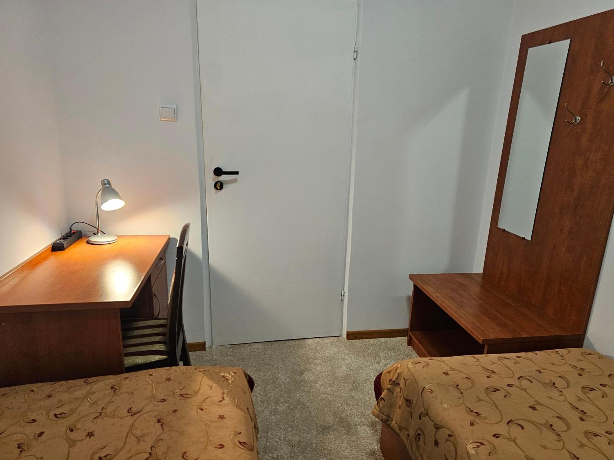 Rest Hostel Airport Modlin Nowy Dwór Mazowiecki Dış mekan fotoğraf